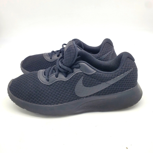 Nike Shoe Women's 10 Tanjun Triple Black Sneakers DJ6257-002 - Picture 1 of 8